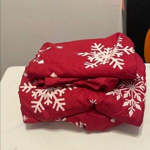 Red Snowflake Holiday Blanket
